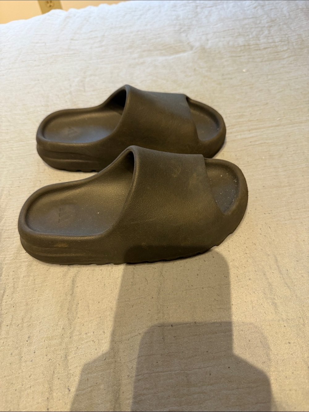 Yeezy slides Youth